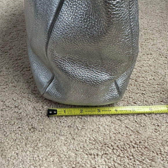 Authentic Silver metallic Burberry hobo / shoulder handbag. - Picture 5 of 16